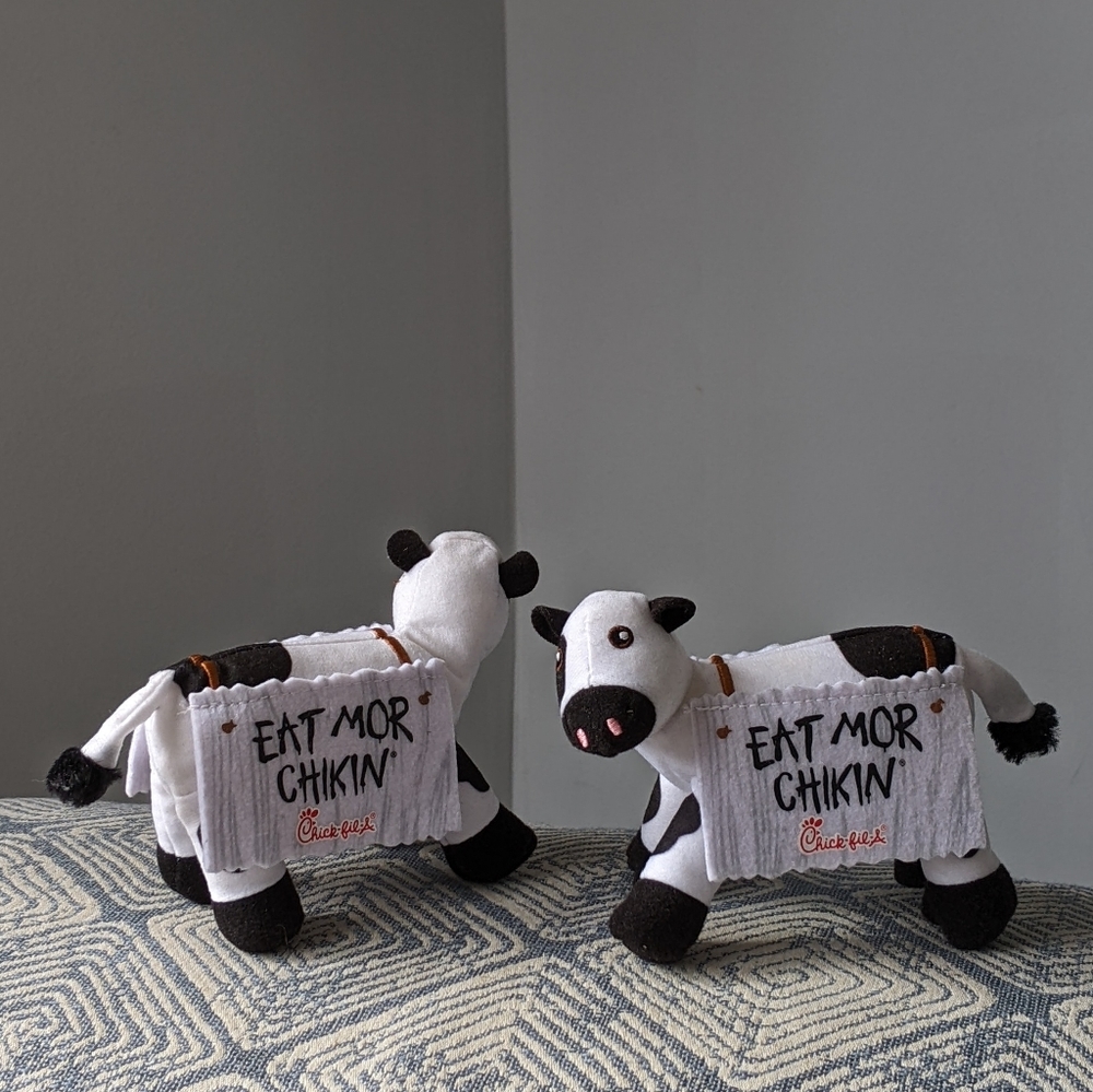 Chick-fil-A Eat Mor Chikin Plush Toy Cows (2 ct)
